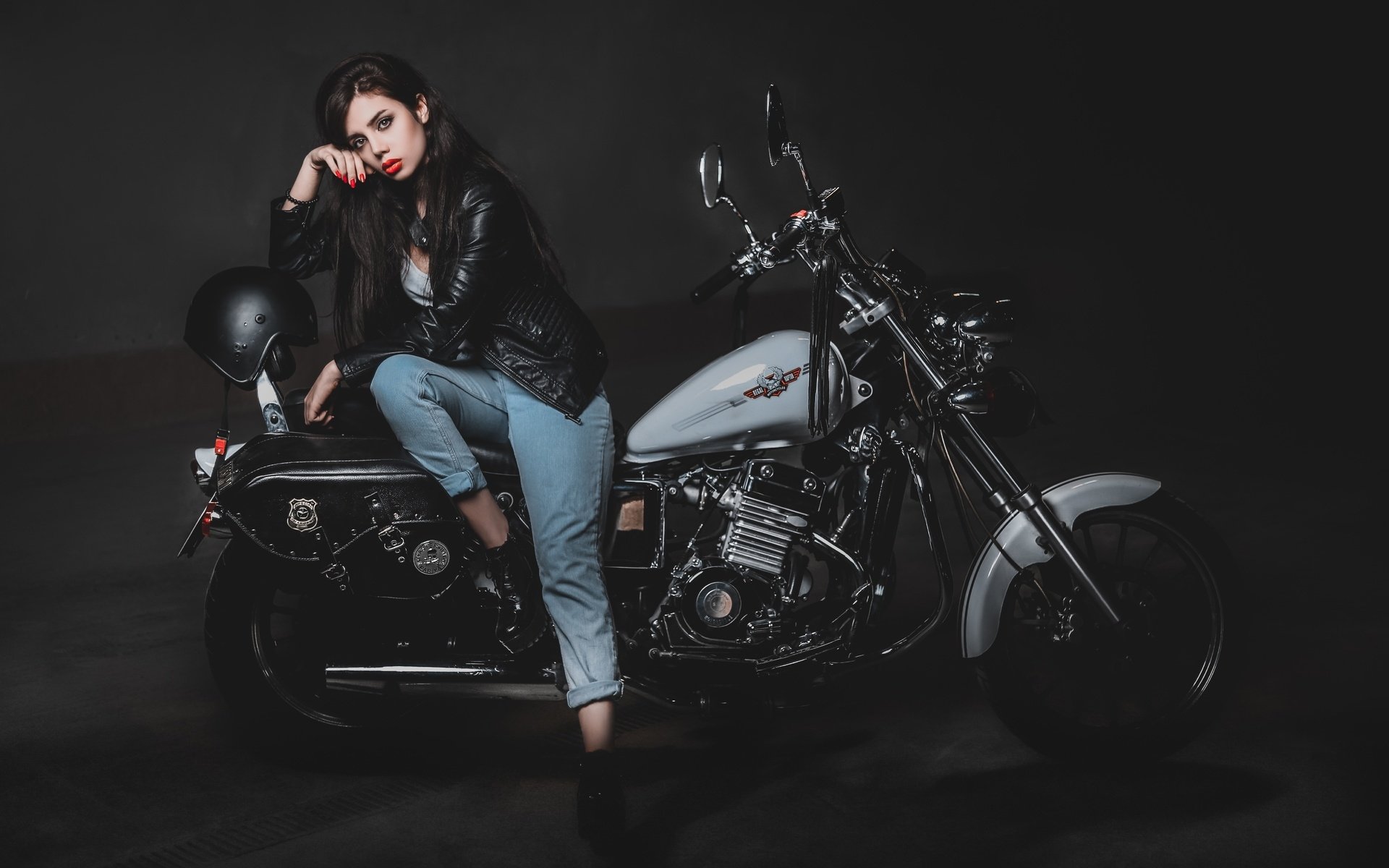 Biker girls: style and drive in Yazd