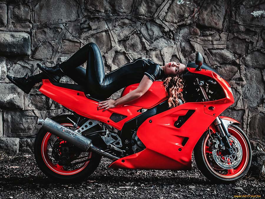 Beautiful girl Beautiful girls and motorcycles in Yazd