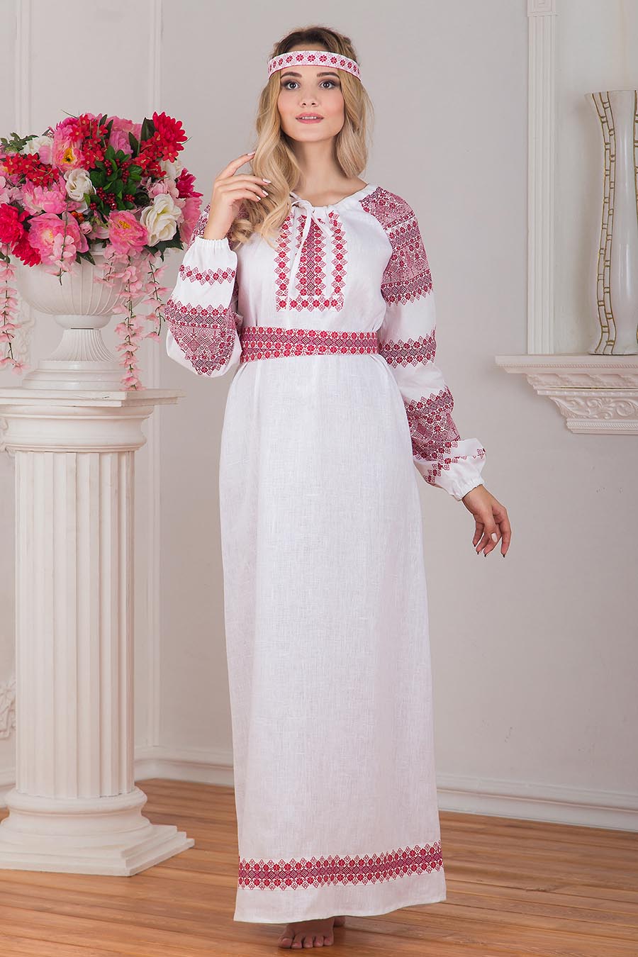 Women in Slavic costumes in Yazd