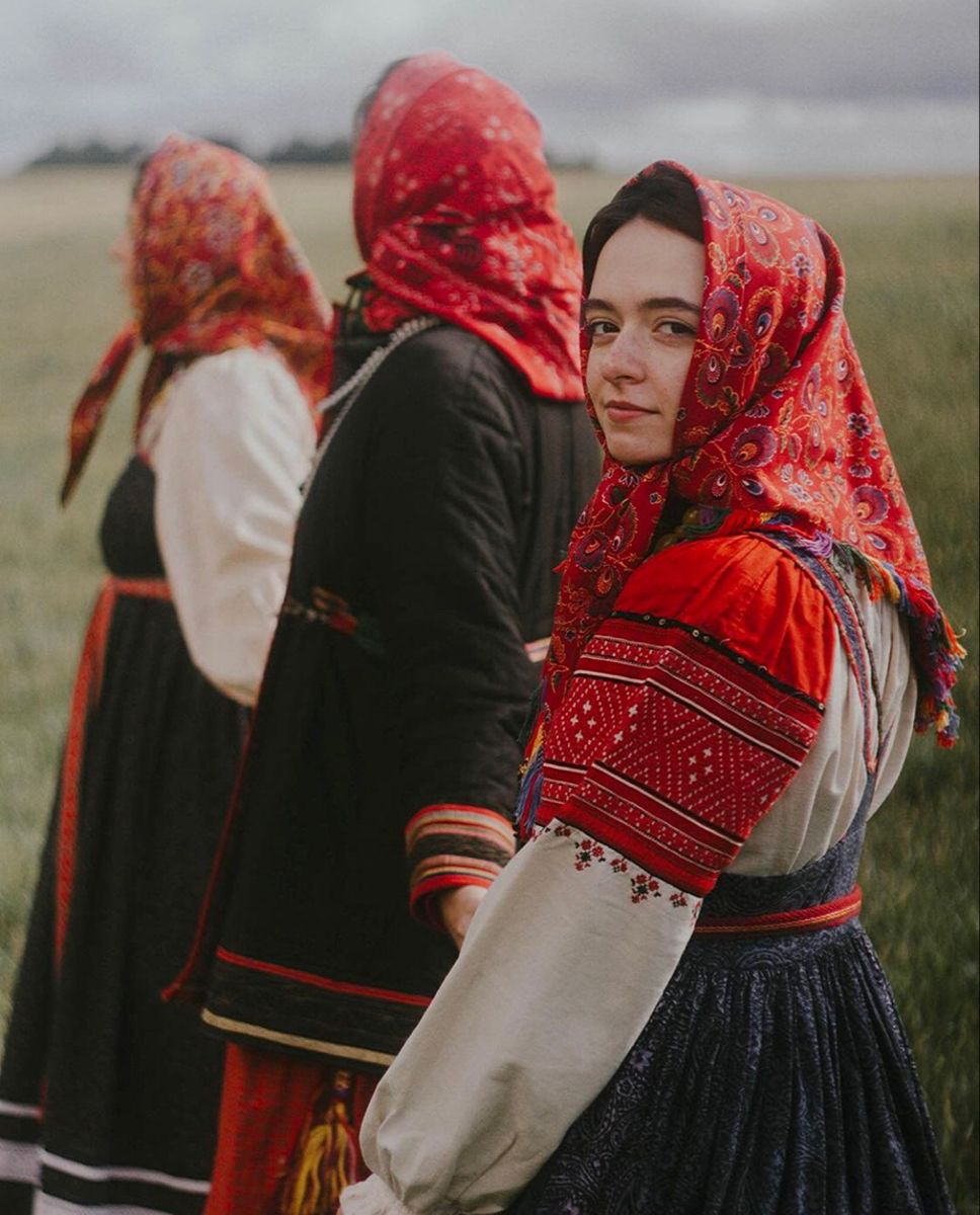 Women in Slavic costumes in Yazd