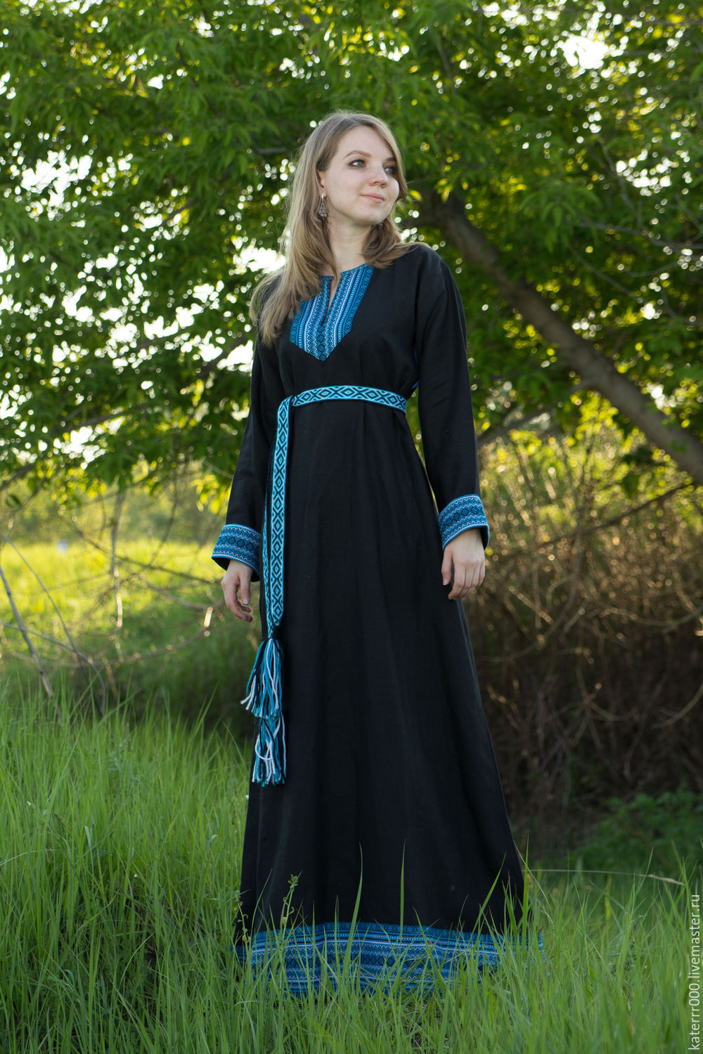 Women in Slavic costumes in Yazd