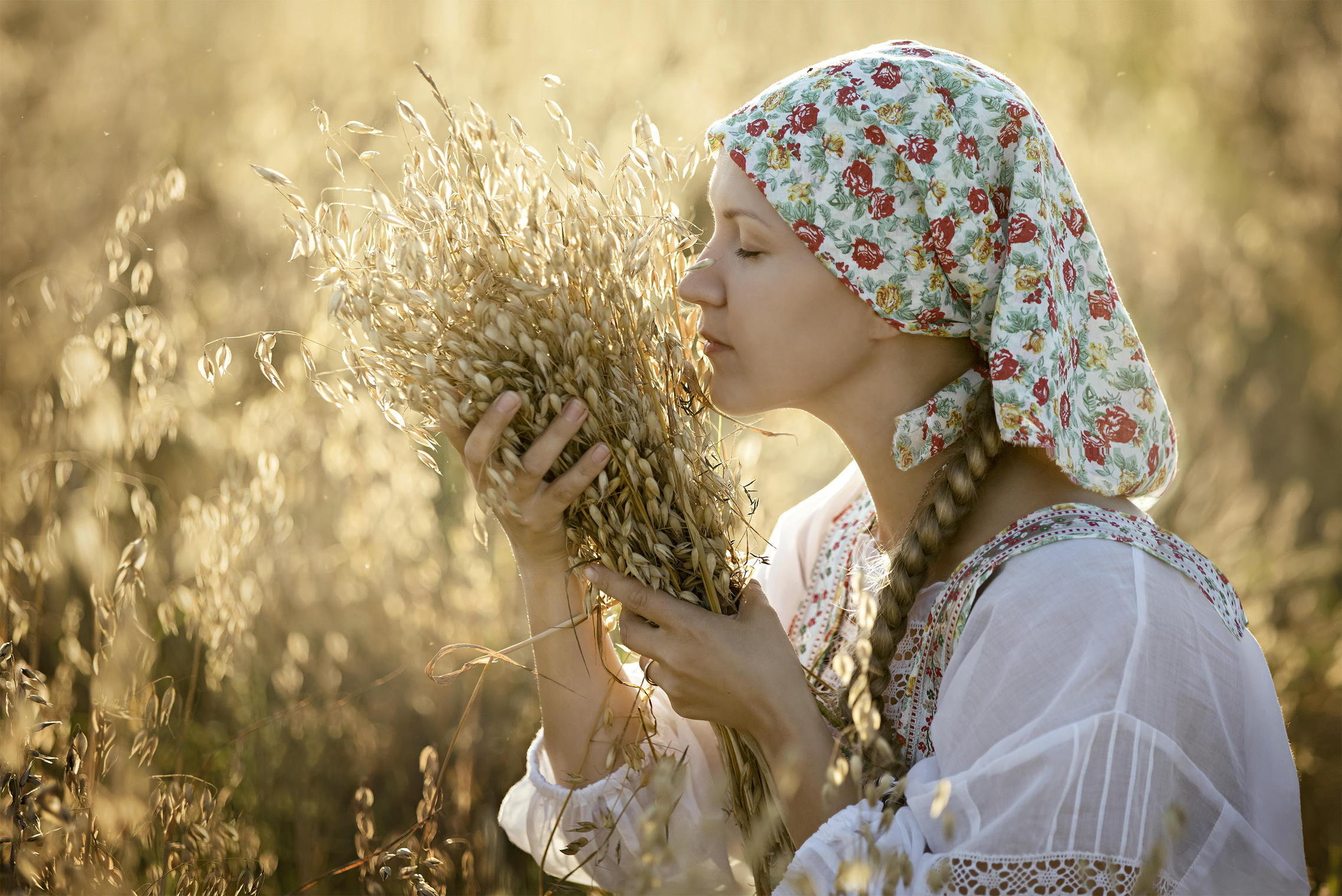 Photo Women in Slavic costumes in Yazd