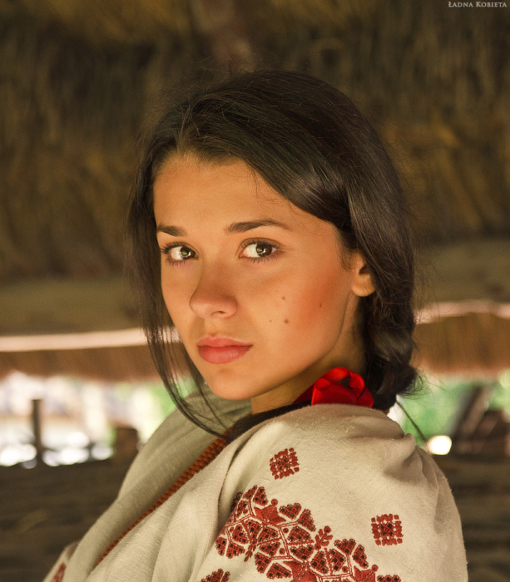 Girls in Slavic costumes in Yazd