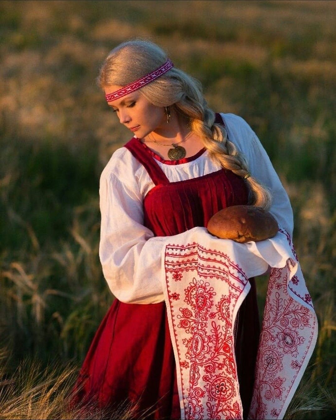 Girls in Slavic costumes in Yazd
