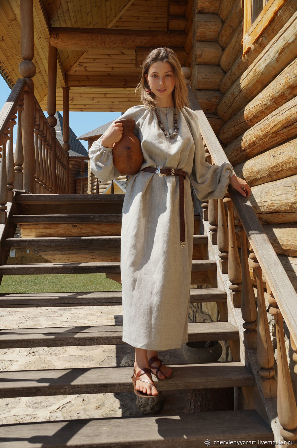 Girls in Slavic costumes in Yazd